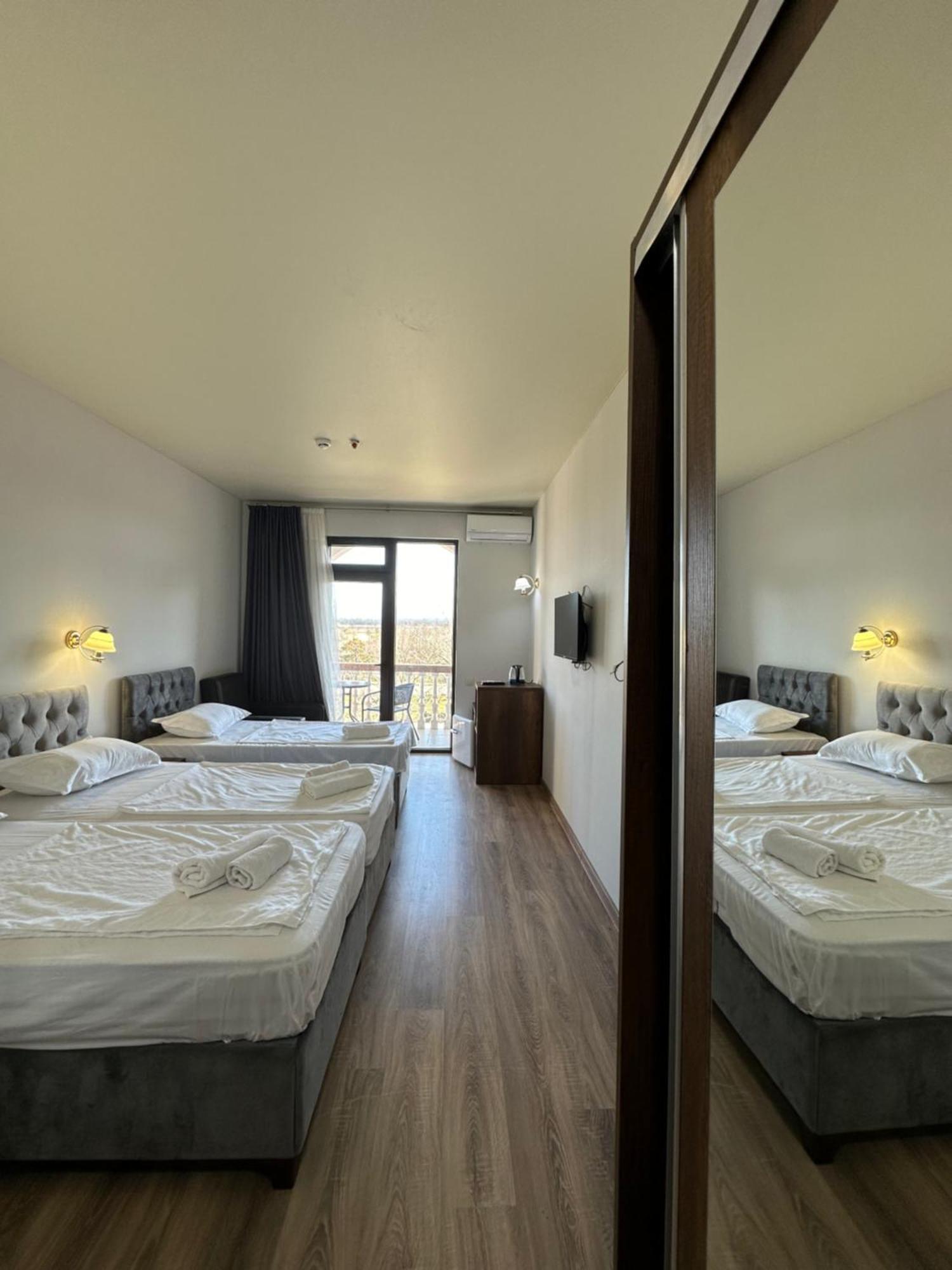Majestic Hotel Kobuleti Ngoại thất bức ảnh