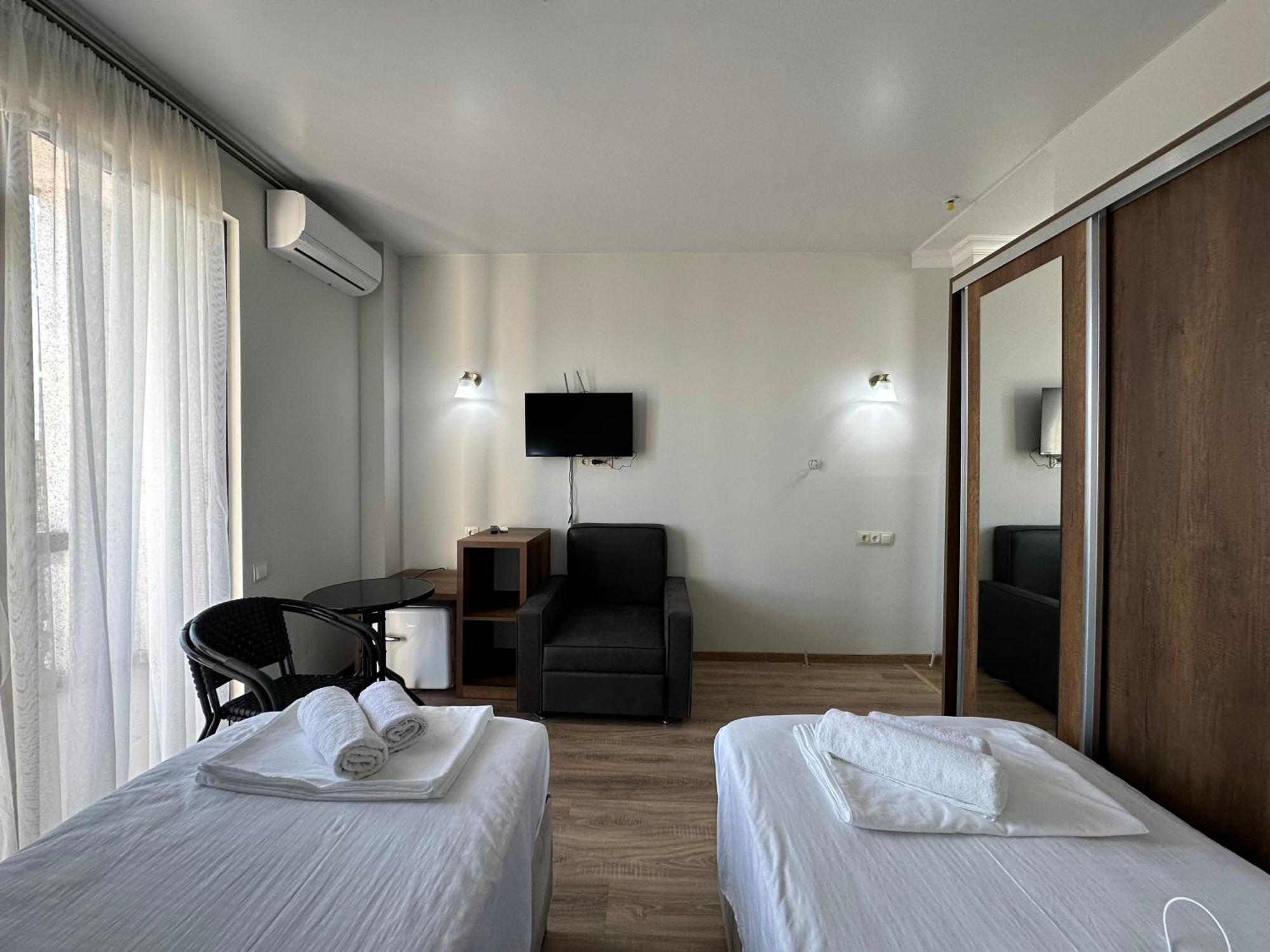 Majestic Hotel Kobuleti Ngoại thất bức ảnh