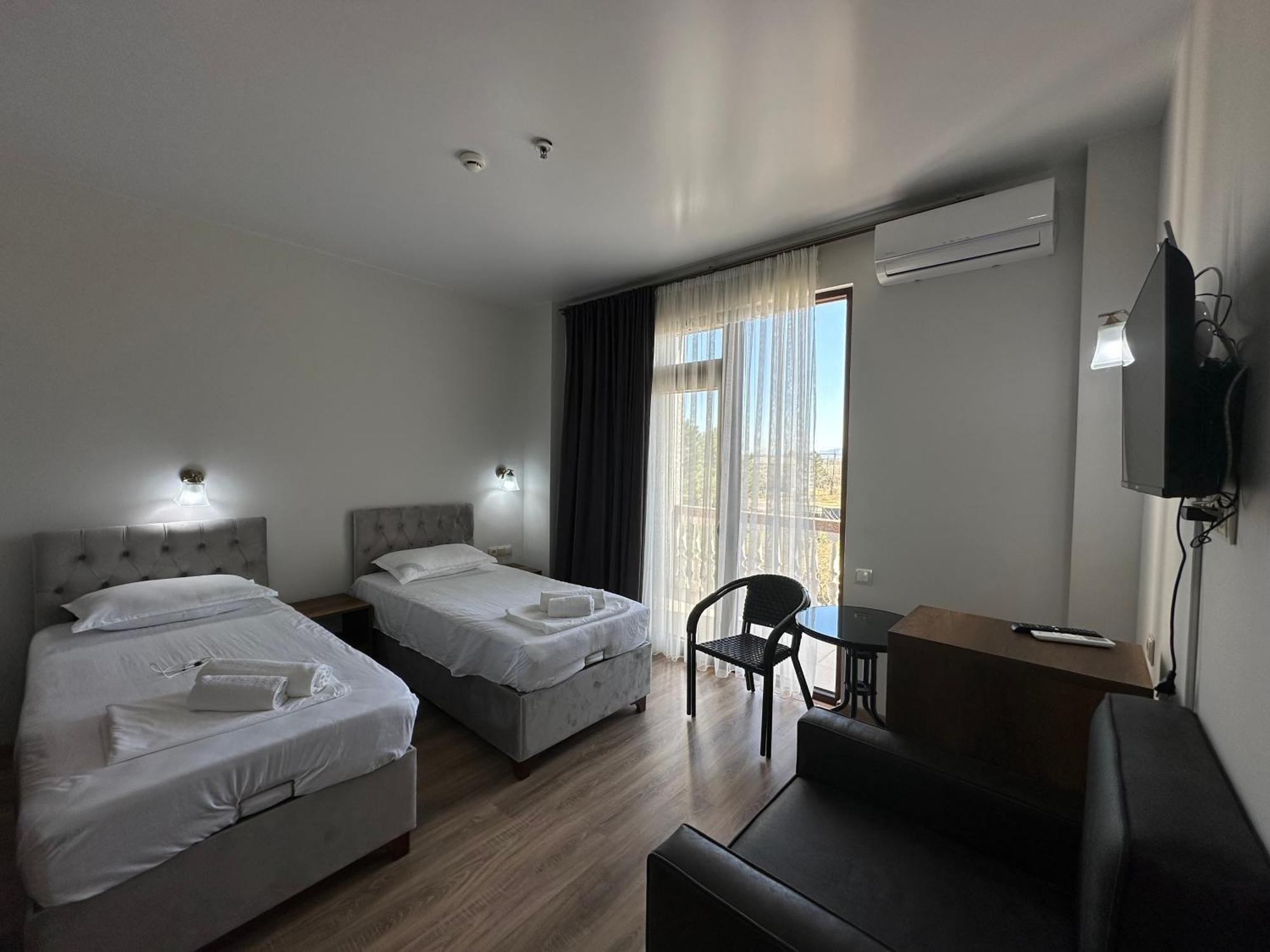 Majestic Hotel Kobuleti Ngoại thất bức ảnh